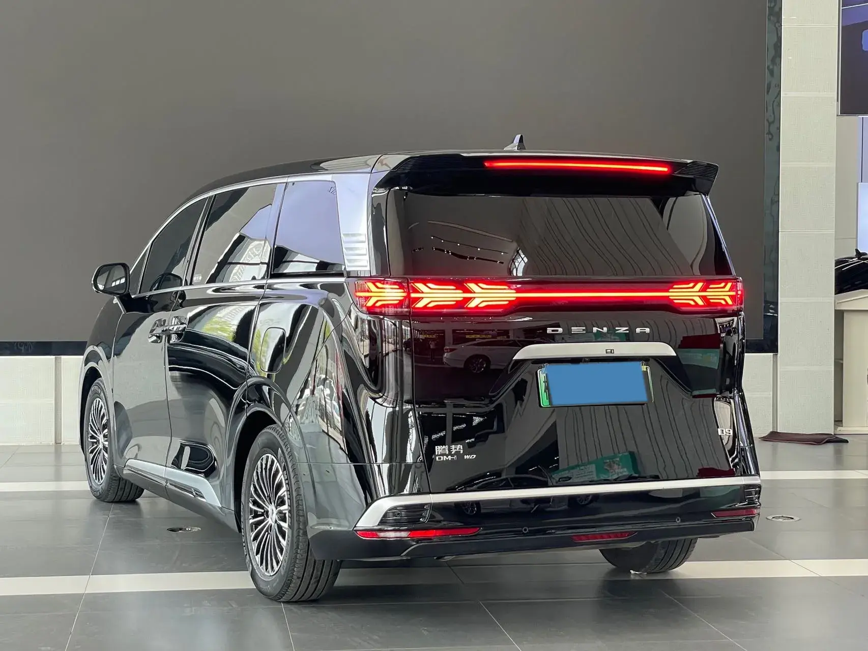 2022 DENZA D9 thumbnail 4
