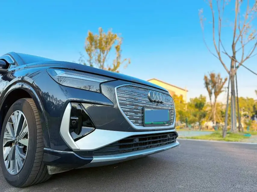 2023 AUDI Q4 thumbnail 3