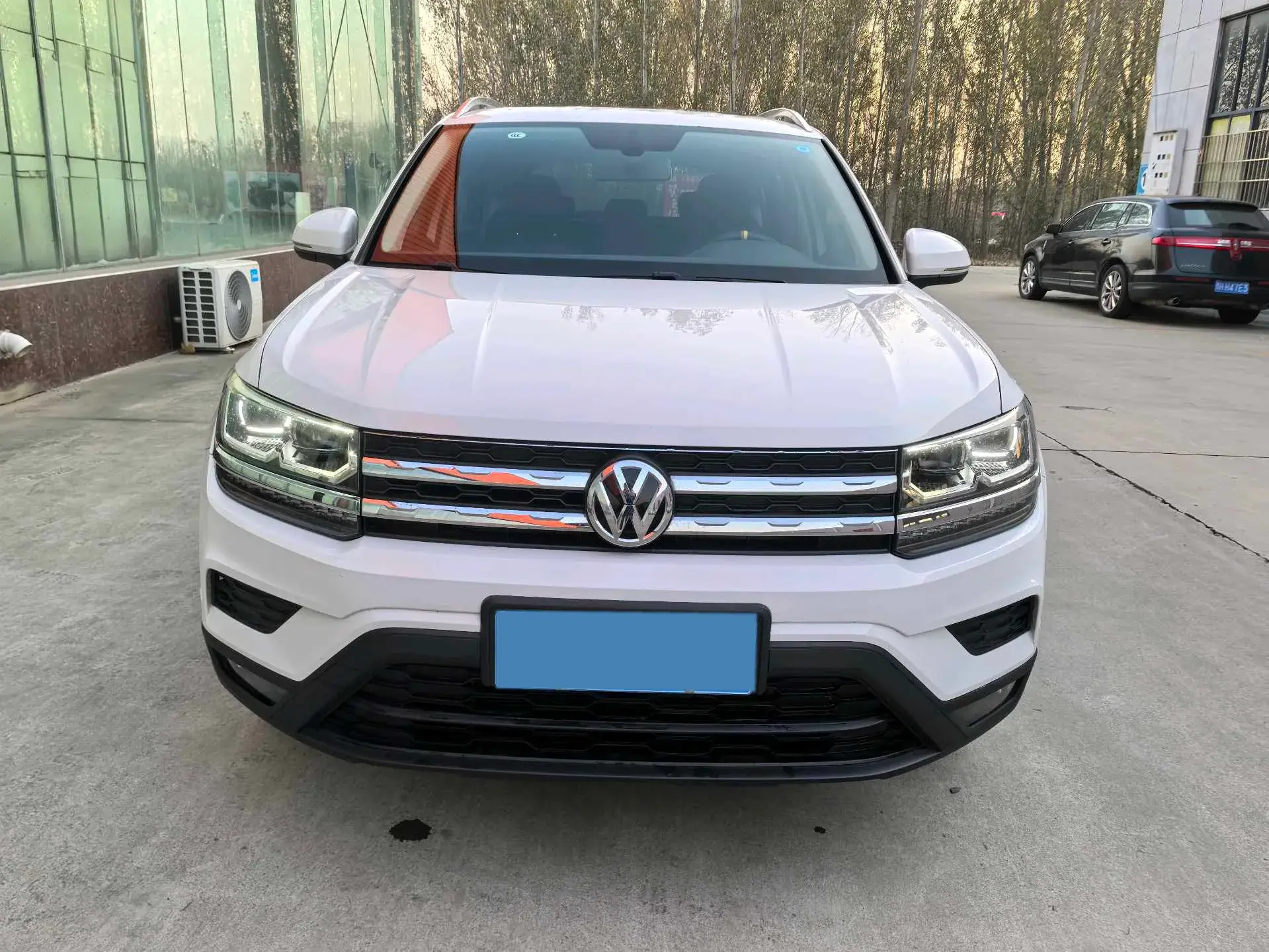 2019 VOLKSWAGEN THARU thumbnail 2