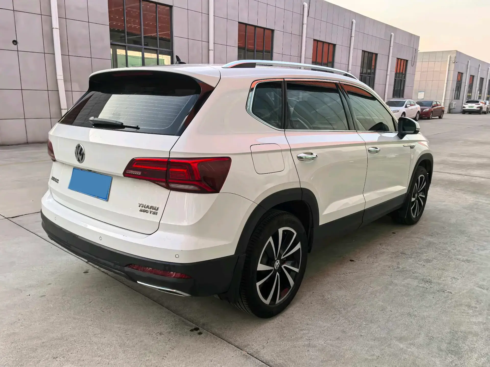 2019 VOLKSWAGEN THARU thumbnail 4