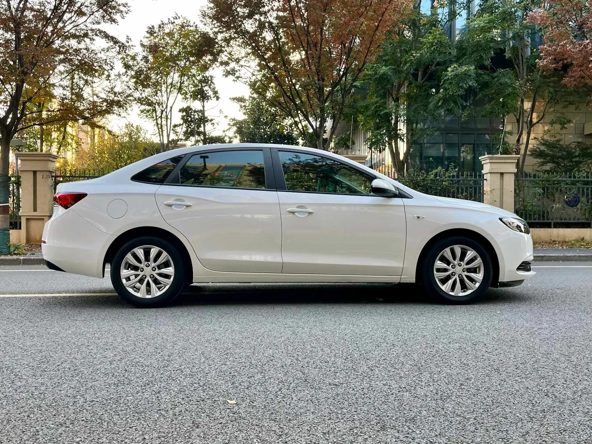 2021 BUICK EXCELLE thumbnail 4