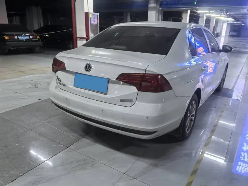 2018 VOLKSWAGEN BORA thumbnail 4