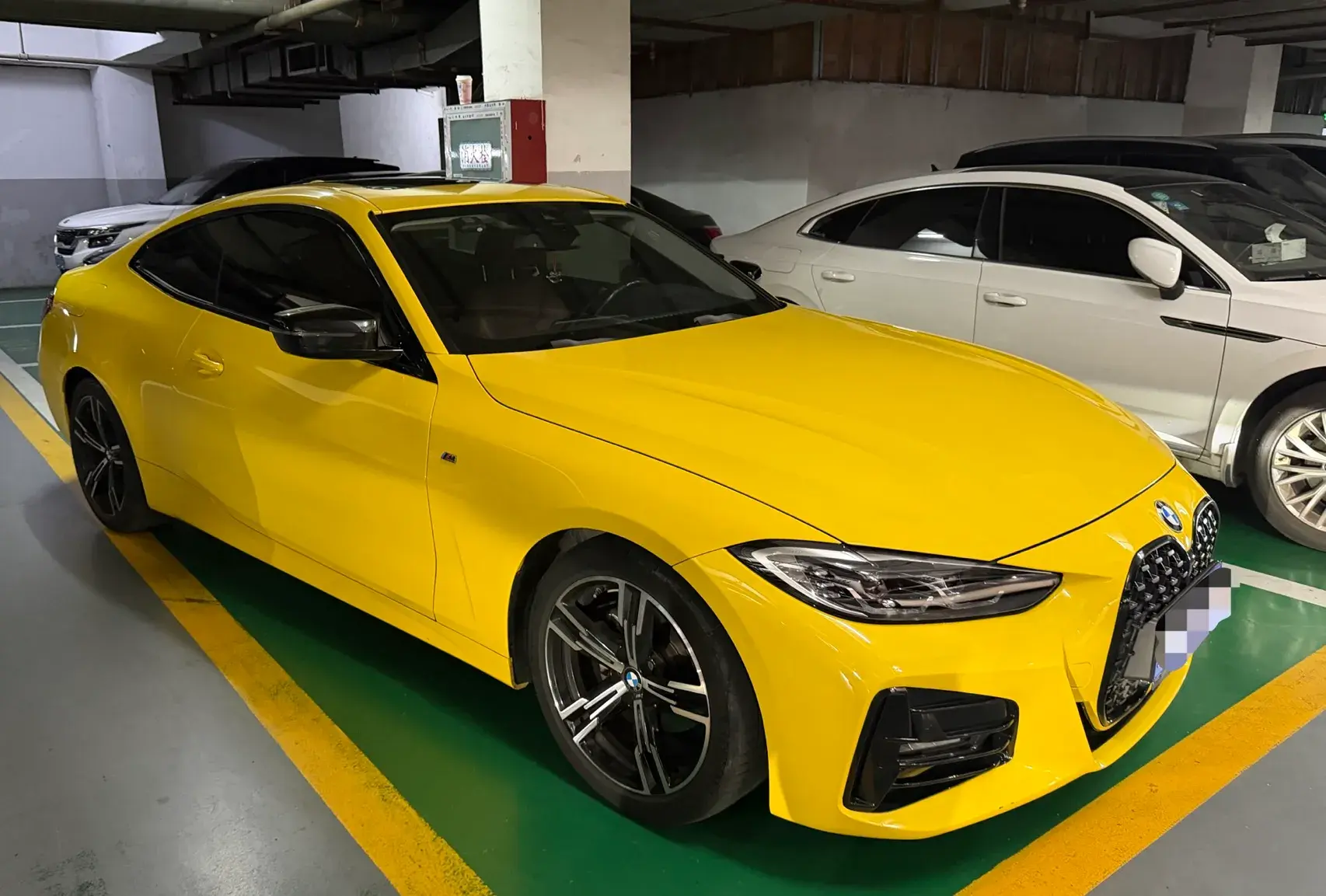 2022 BMW 8 thumbnail 3