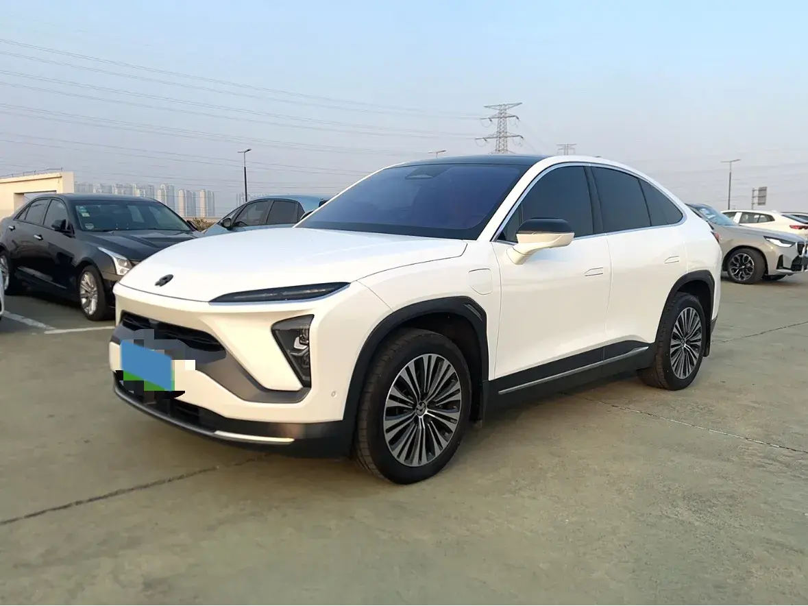 2020 NIO EC6 view 1