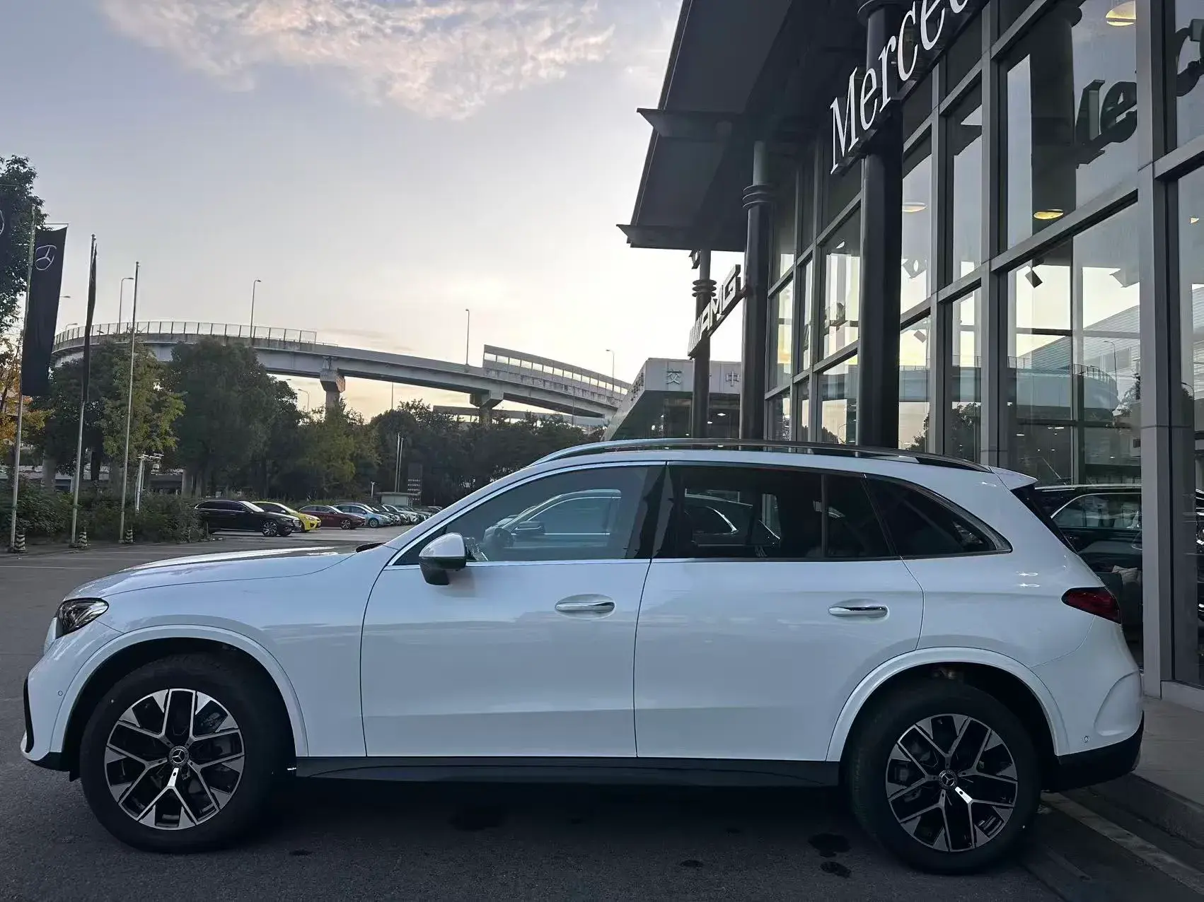 2024 MERCEDES-BENZ GLC thumbnail 4