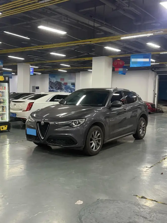 2017 Alfa Romeo Stelvio 2.0T 200HP L4 8AT