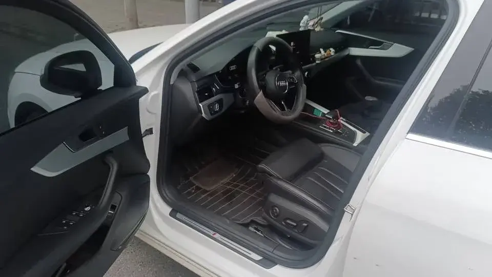 2023 AUDI A4L thumbnail 2