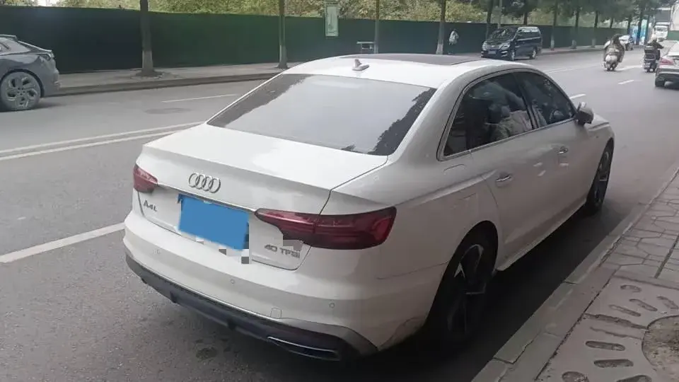 2023 AUDI A4L thumbnail 3