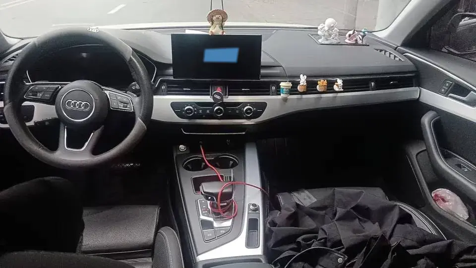 2023 AUDI A4L thumbnail 4