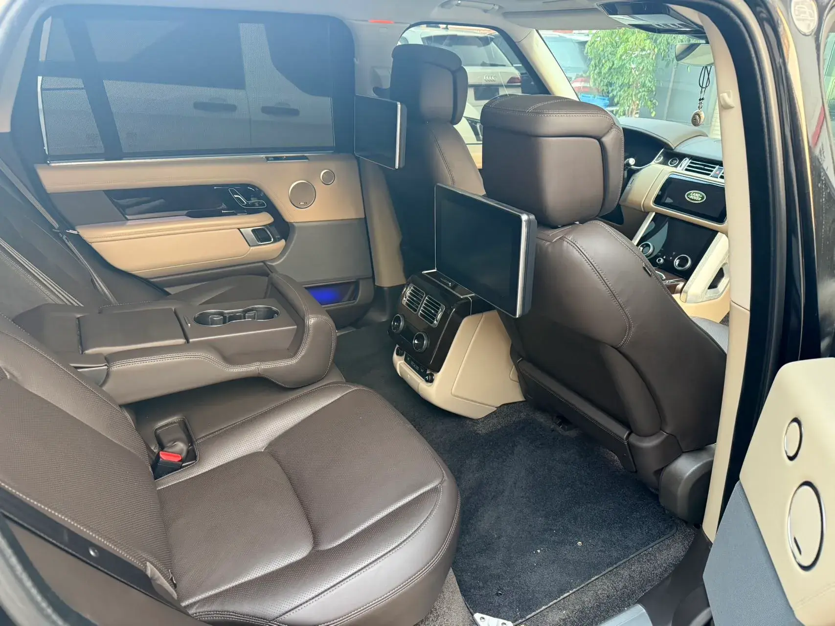 2022 LAND ROVER thumbnail 3