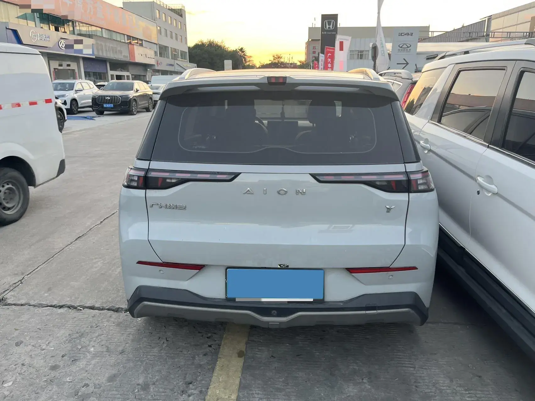 2022 AION Y thumbnail 4