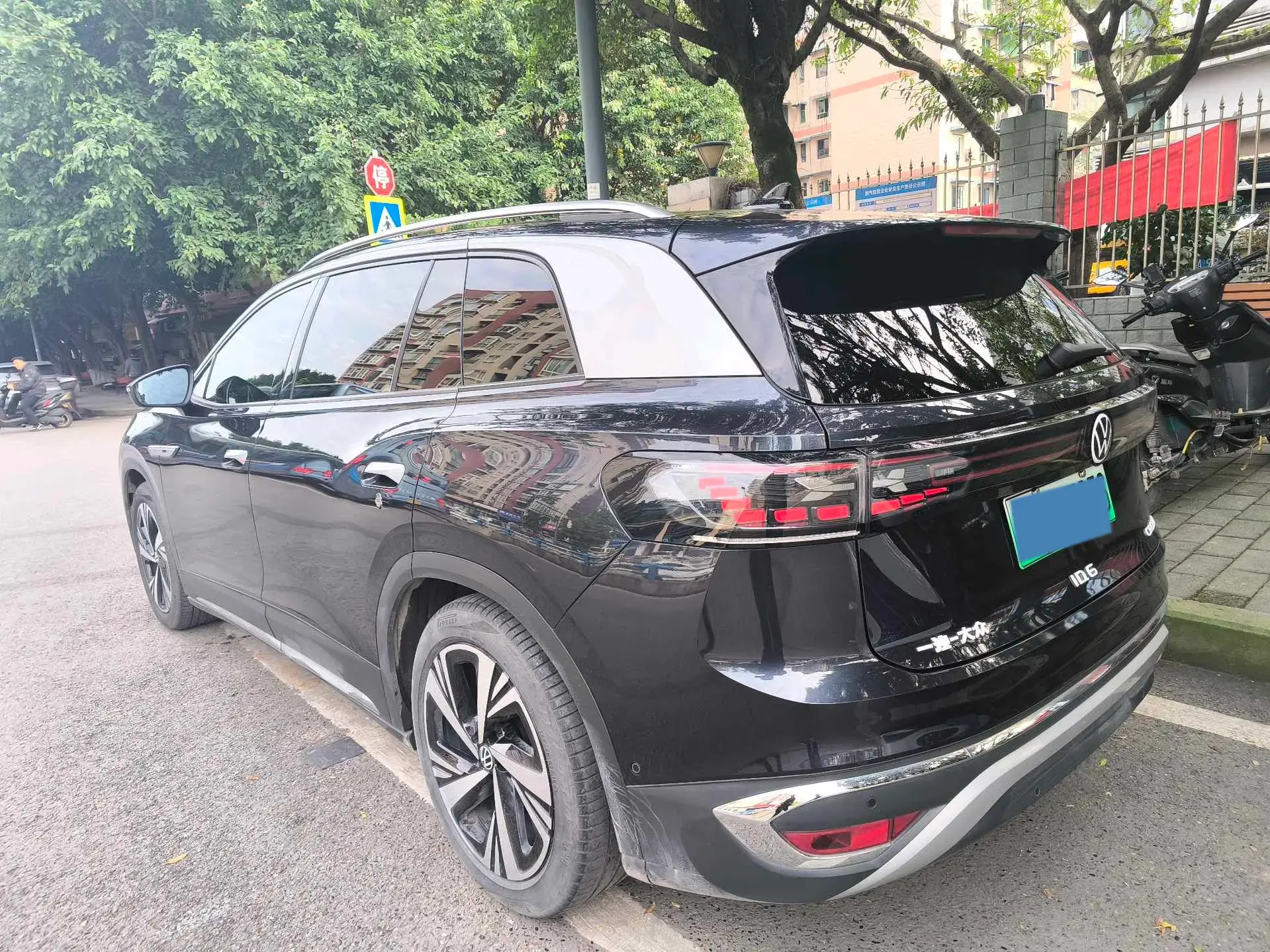 2021 VOLKSWAGEN ID.6 thumbnail 3