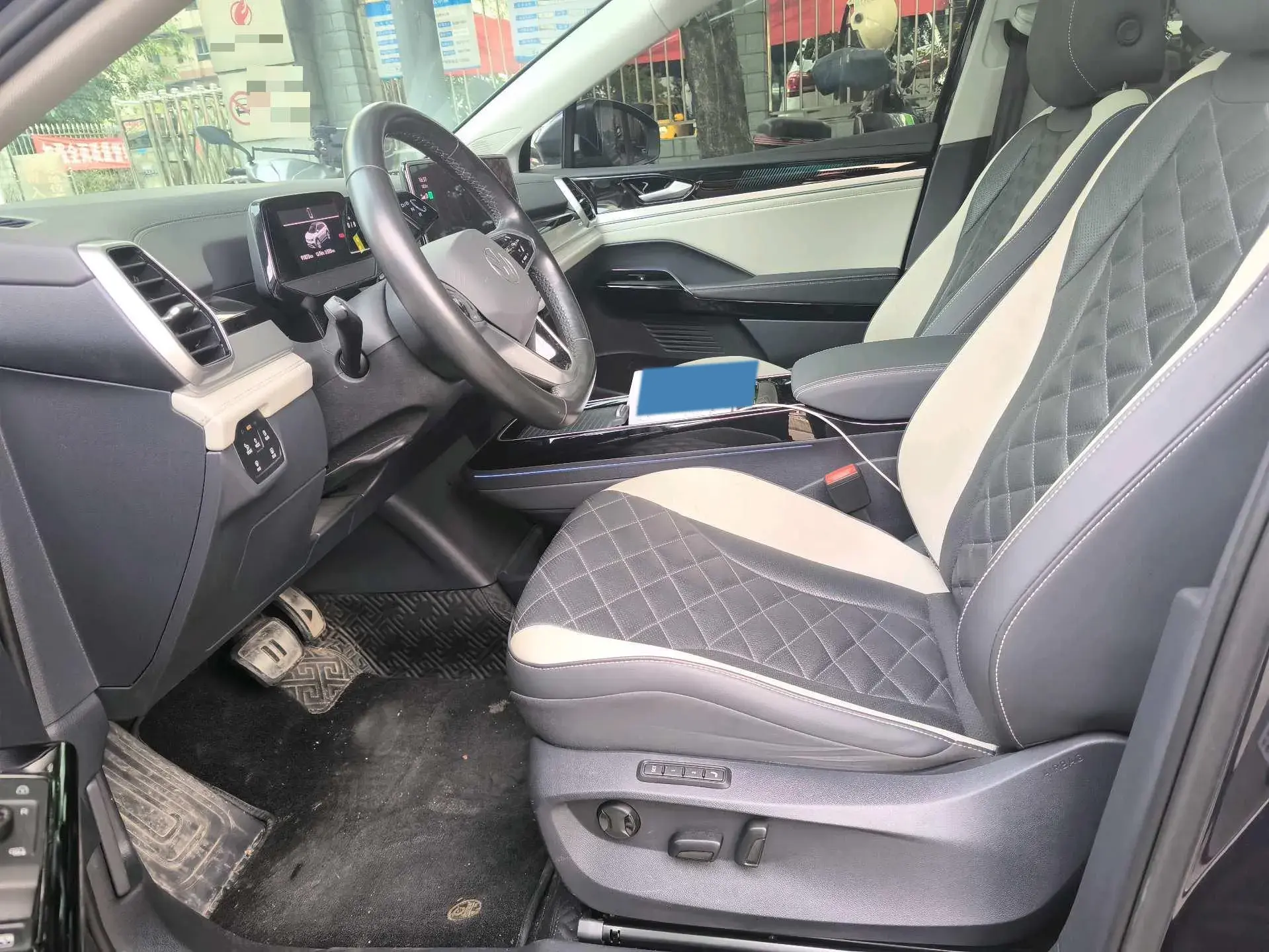 2021 VOLKSWAGEN ID.6 thumbnail 4