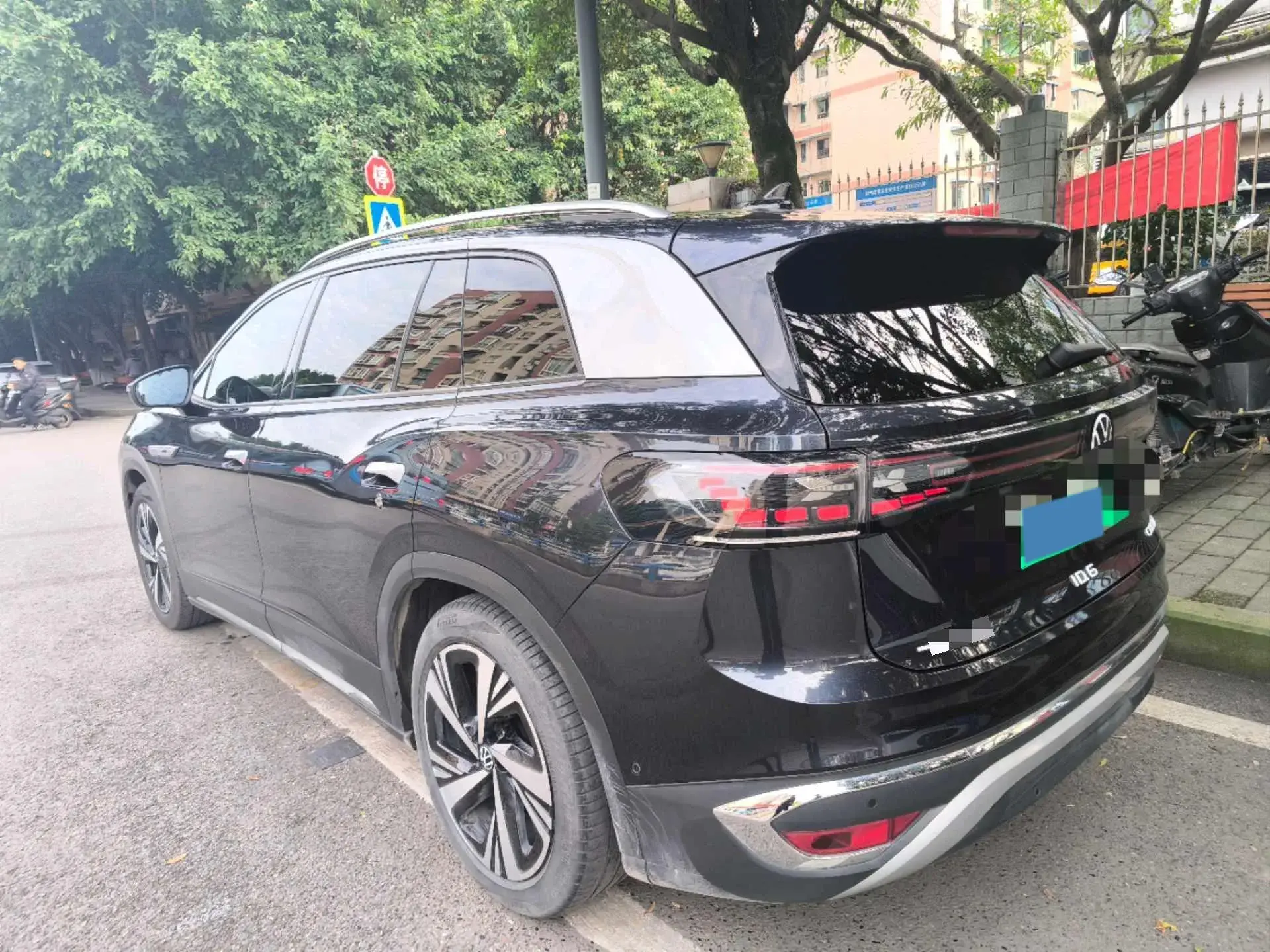 2021 VOLKSWAGEN ID.6 thumbnail 2