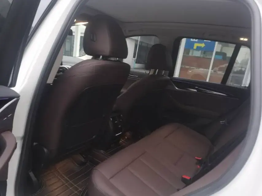 2021 BMW X3 thumbnail 4