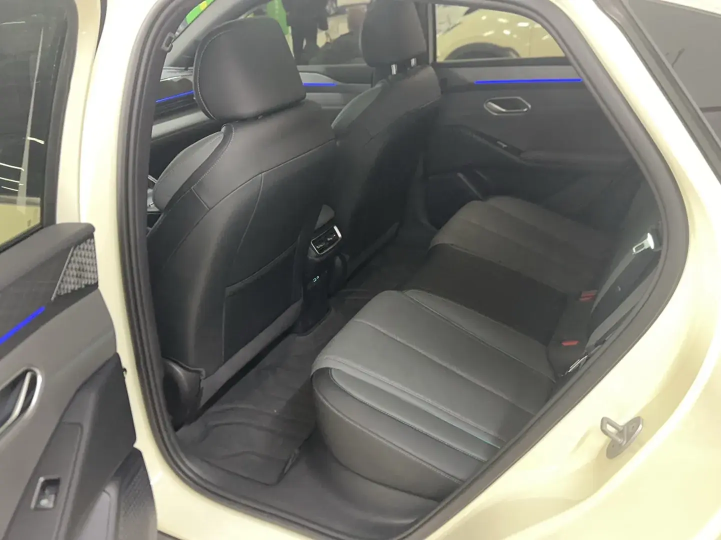 2025 BYD QINL thumbnail 3