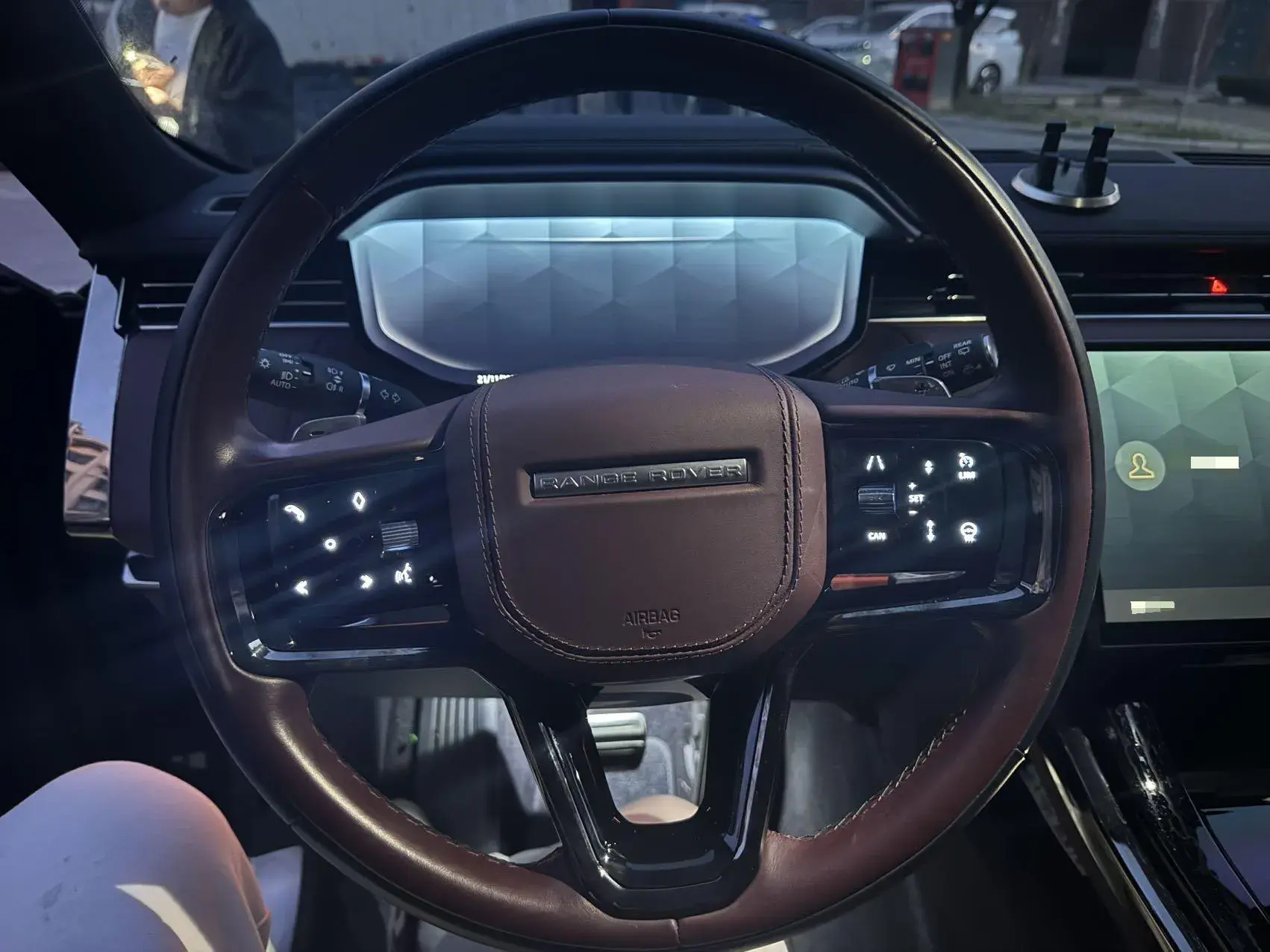 2024 LAND ROVER thumbnail 4