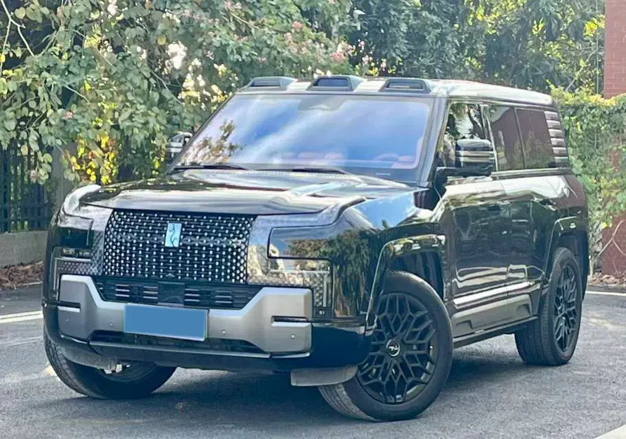 2023 YangWang U8 2.0T 272HP L4 REEV 49.05KWH