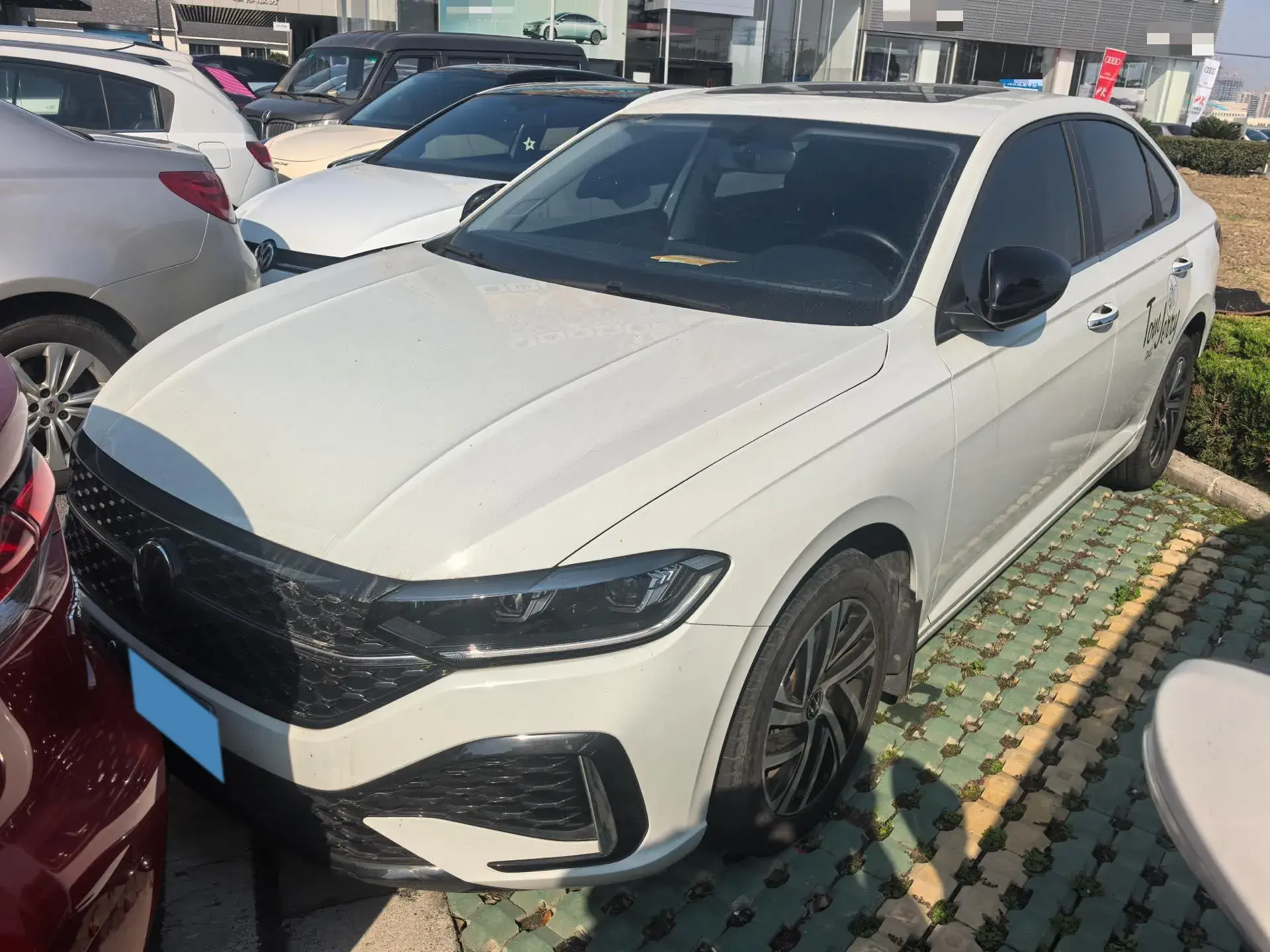 2023 VOLKSWAGEN LAVIDA view 1