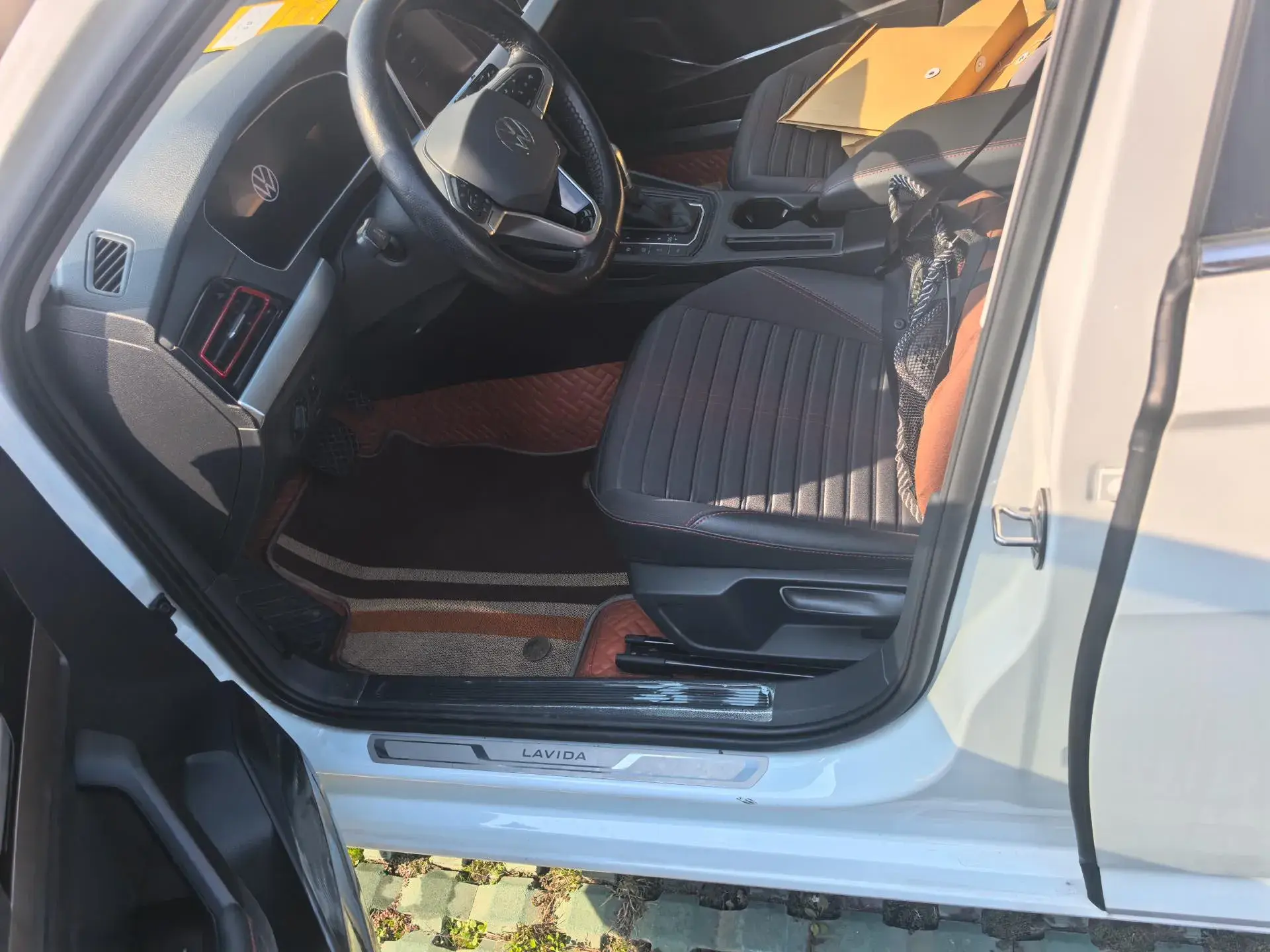 2023 VOLKSWAGEN LAVIDA thumbnail 3