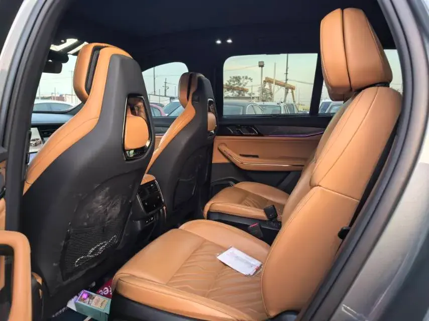 2021 LYNK&CO 09 thumbnail 3