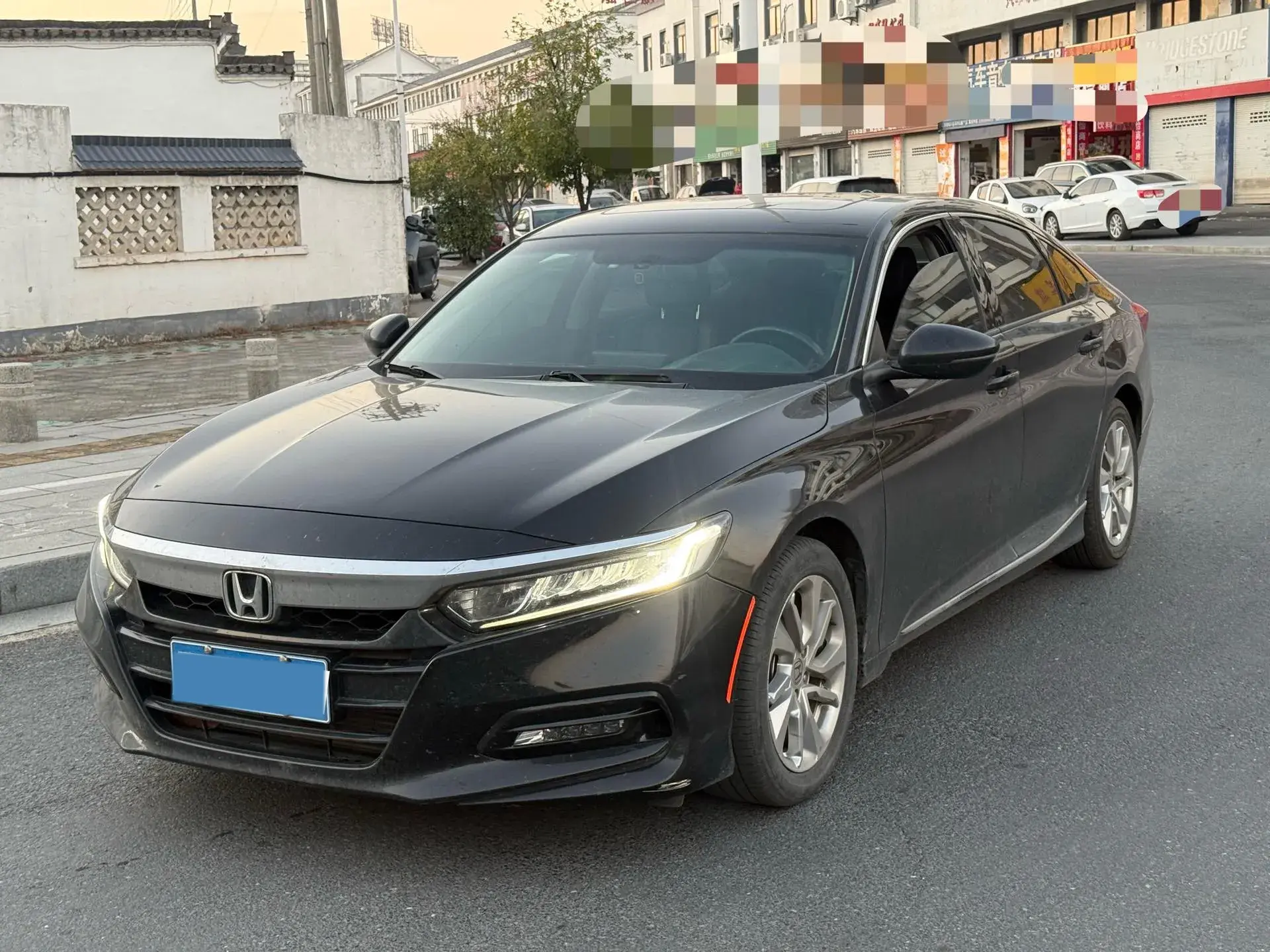 2018 HONDA ACCORD view 1