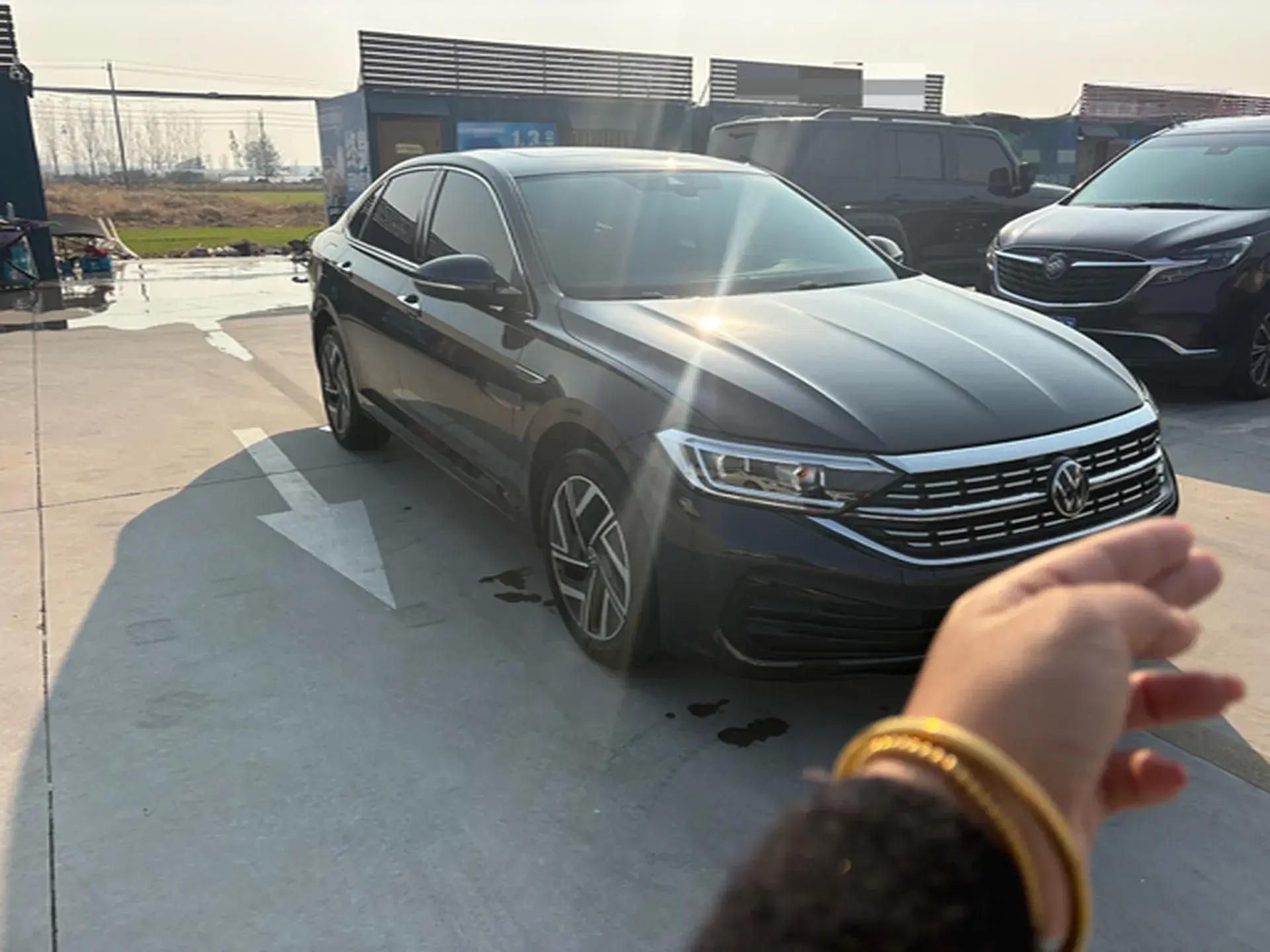 2023 VOLKSWAGEN SAGITAR thumbnail 3