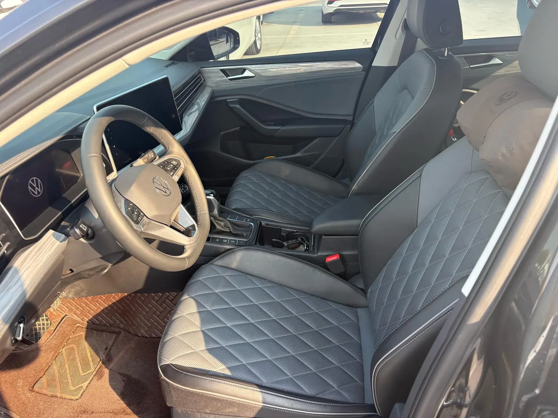 2023 VOLKSWAGEN SAGITAR thumbnail 4