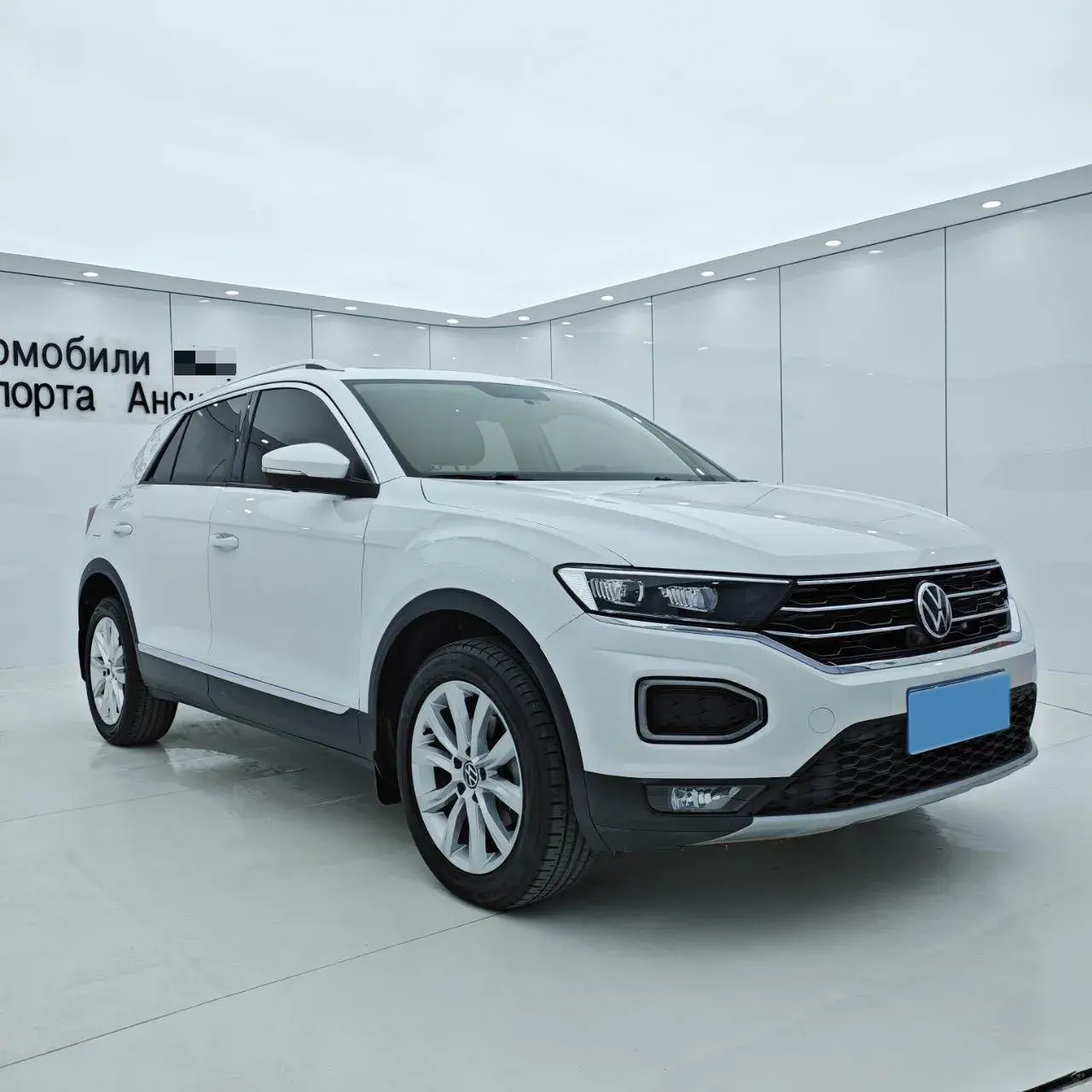 2021 VOLKSWAGEN T-ROC thumbnail 3