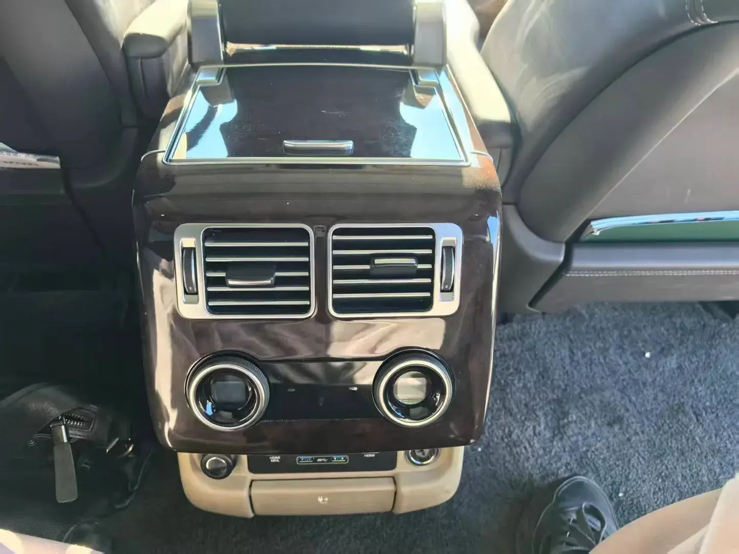 2022 LAND ROVER thumbnail 3