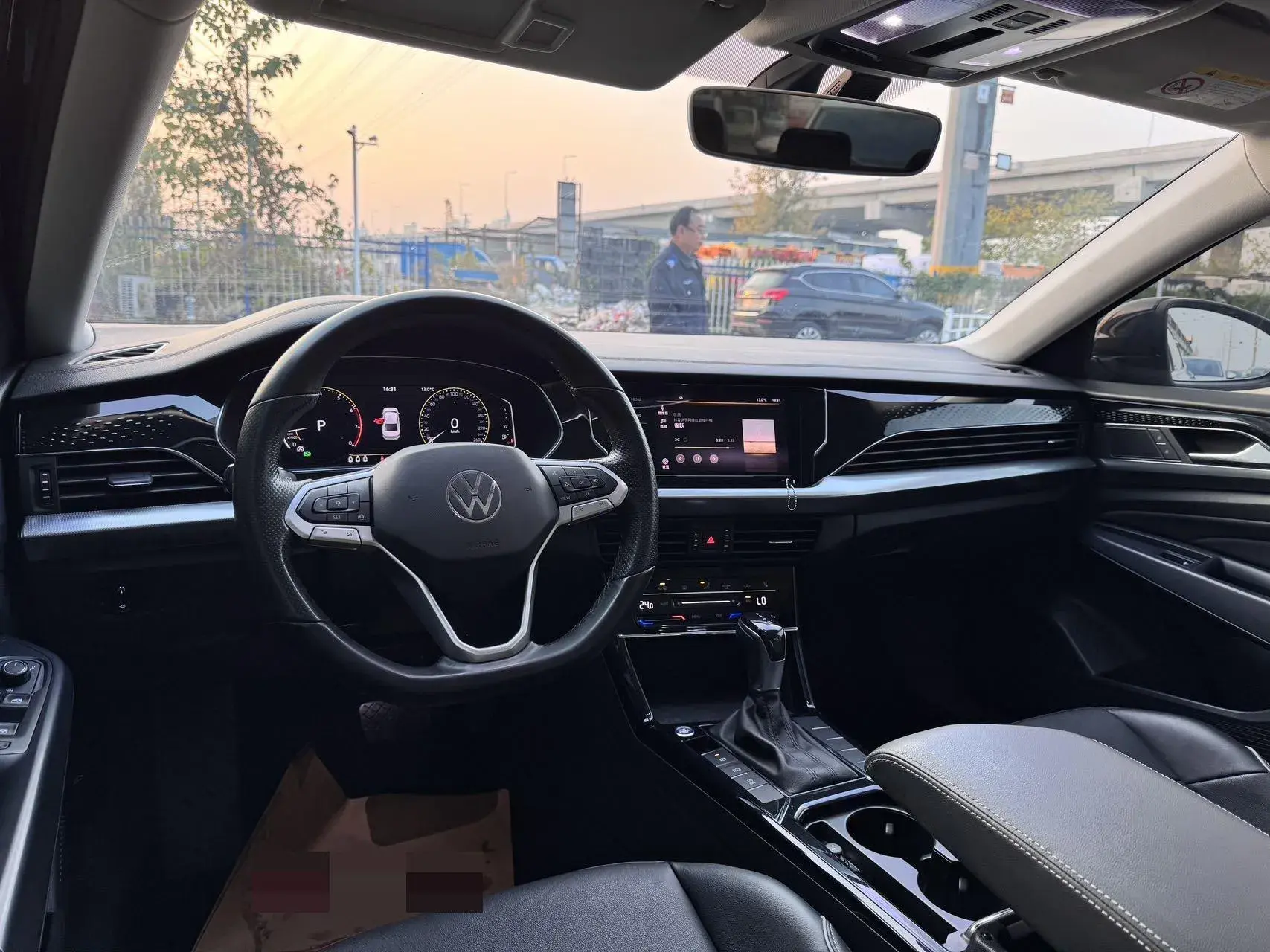 2022 VOLKSWAGEN PASSAT thumbnail 2