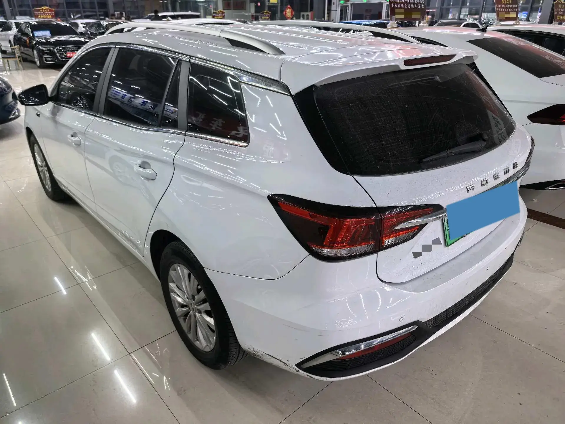 2018 ROEWE EI5 thumbnail 3