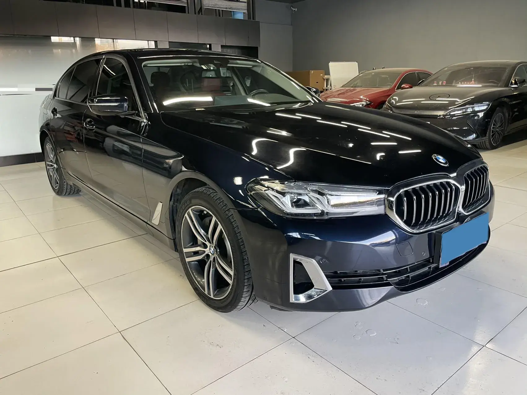 2021 BMW 5 thumbnail 3