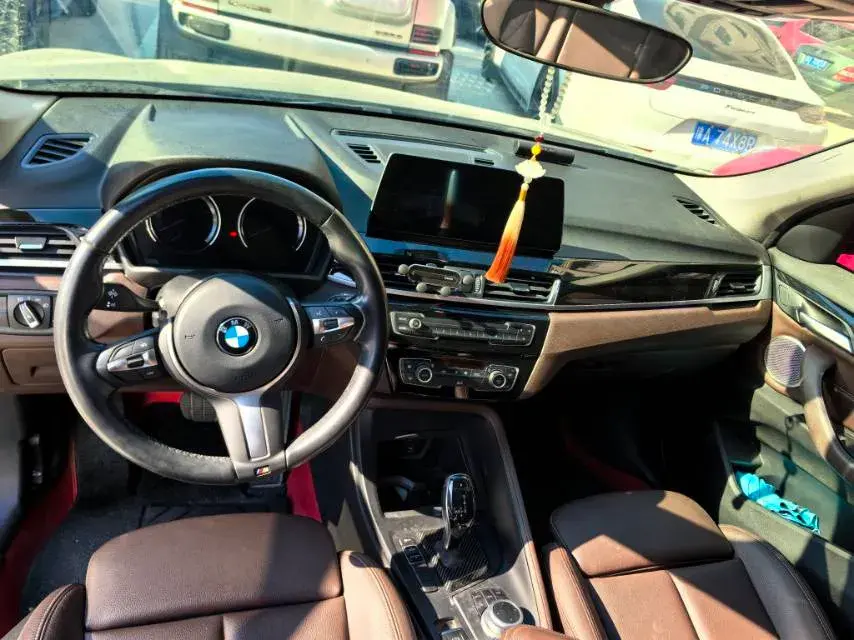 2022 BMW X1 thumbnail 4