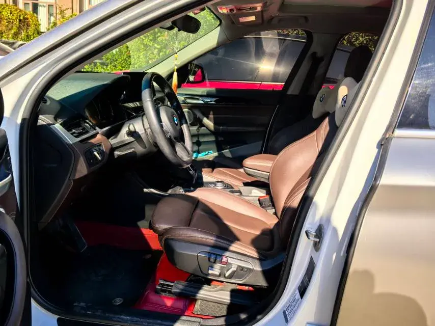 2022 BMW X1 thumbnail 2