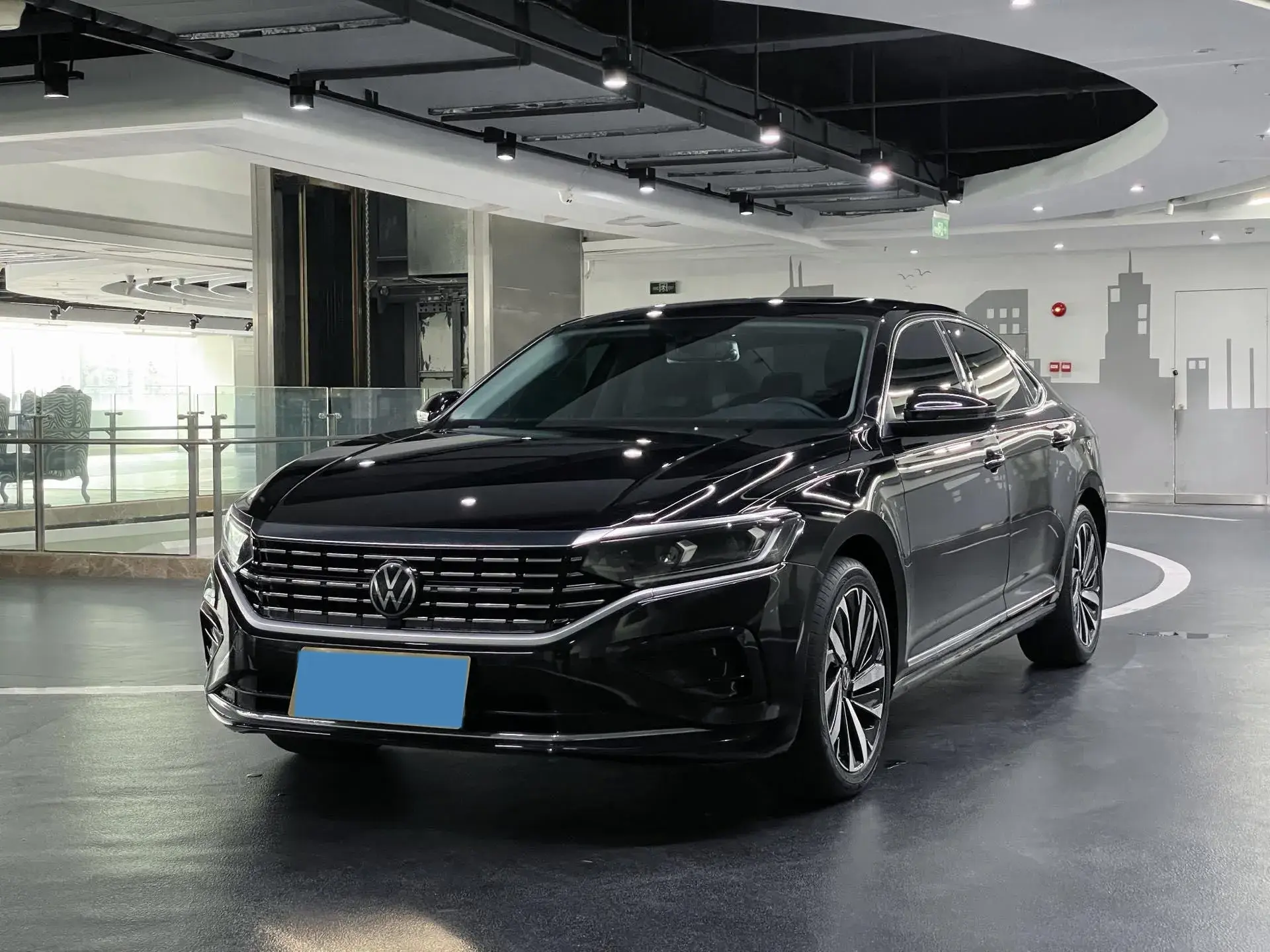 2023 VOLKSWAGEN PASSAT view 1