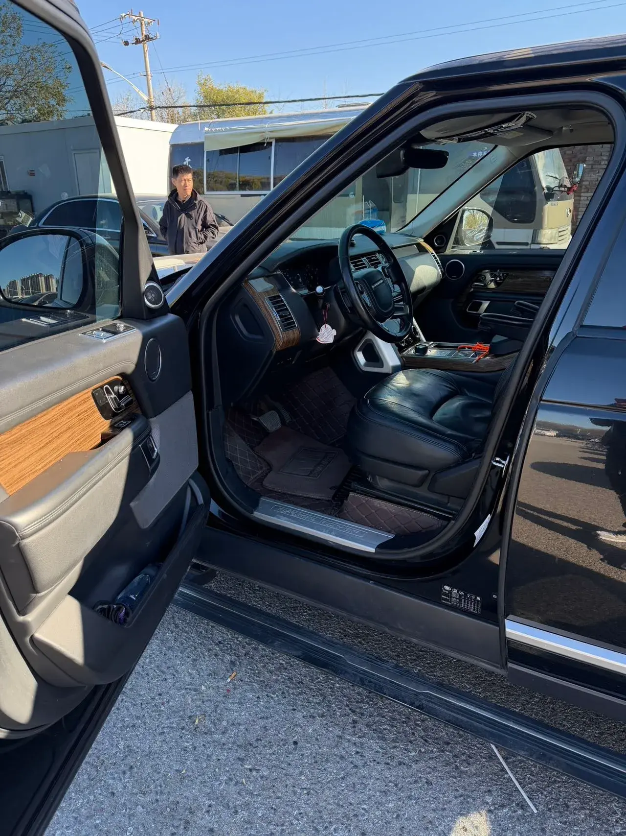 2019 LAND ROVER thumbnail 4