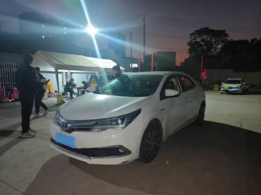 2018 TOYOTA COROLLA view 1