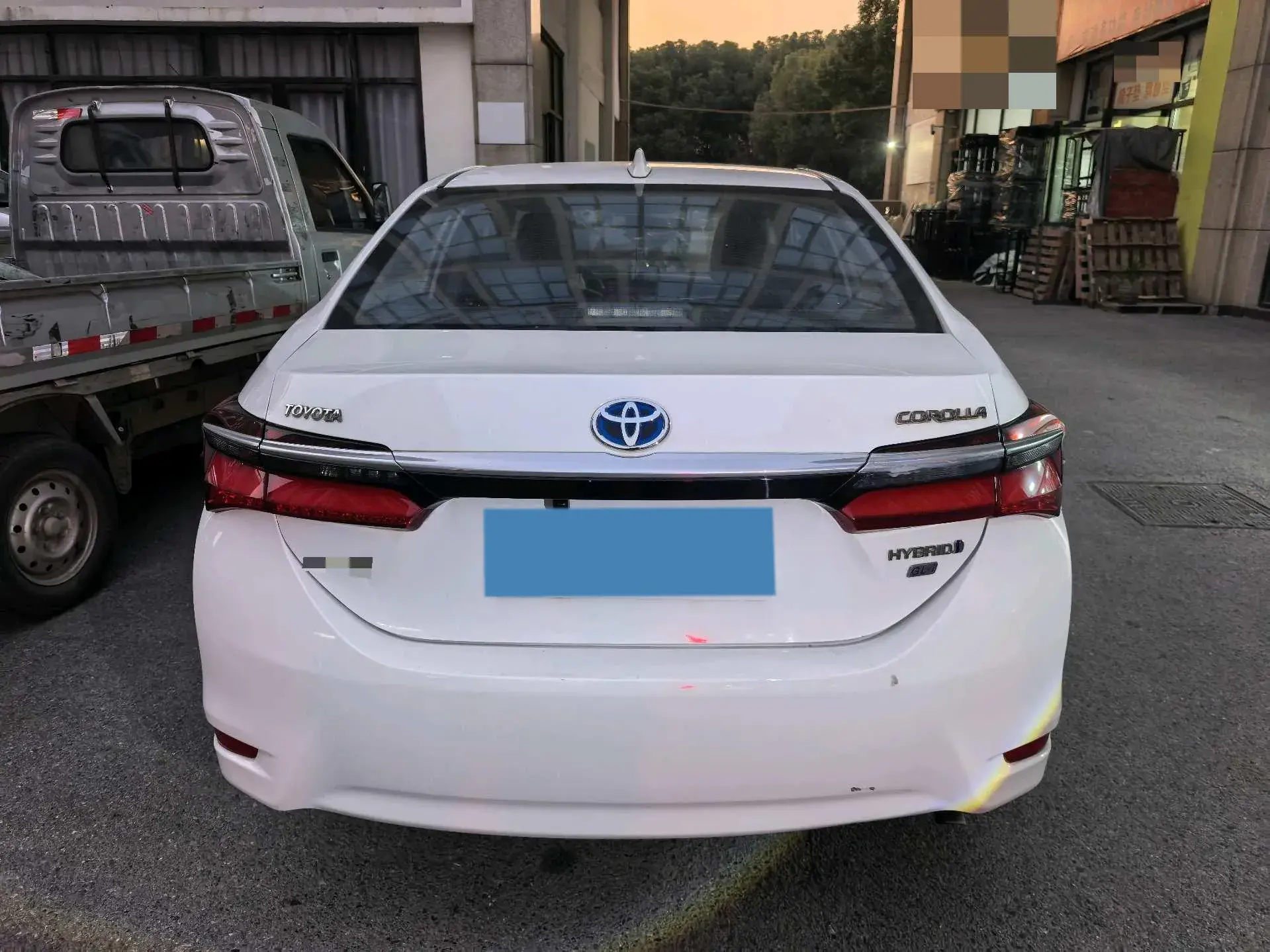 2017 TOYOTA COROLLA thumbnail 3