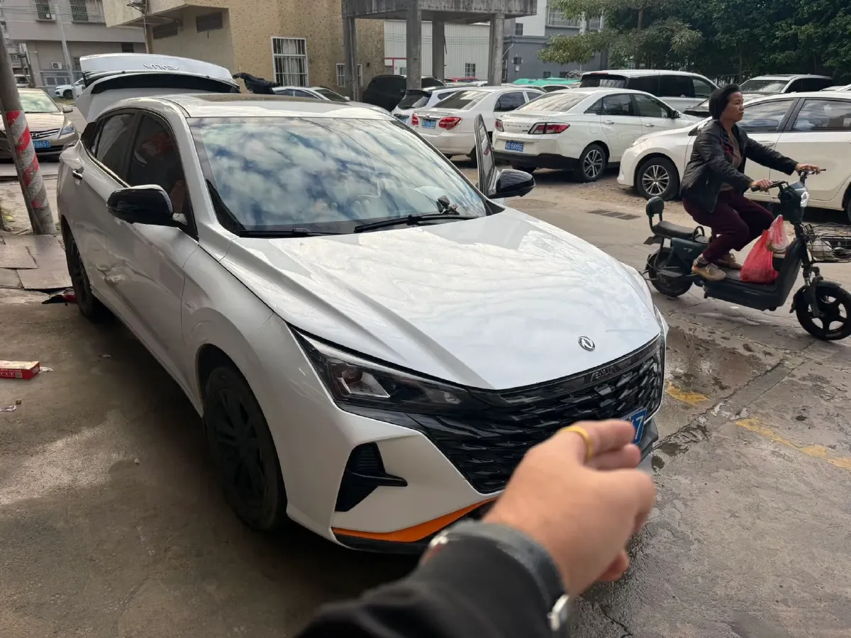 2023 DongFeng Aeolus YiXuan 1.5L 125HP L4 6DCT,autocango,china used car exporter,china ev exporter,chinese used car exporter,chinese used ev exporter