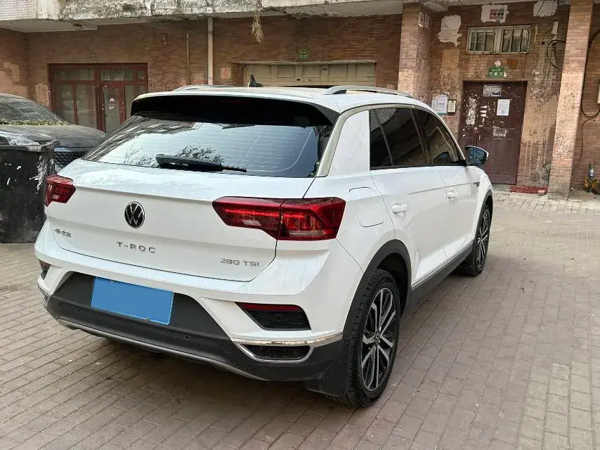 2021 VOLKSWAGEN T-ROC thumbnail 3