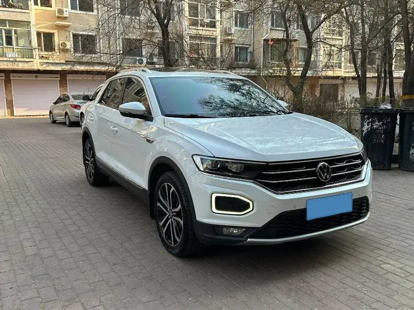 2021 VOLKSWAGEN T-ROC thumbnail 2