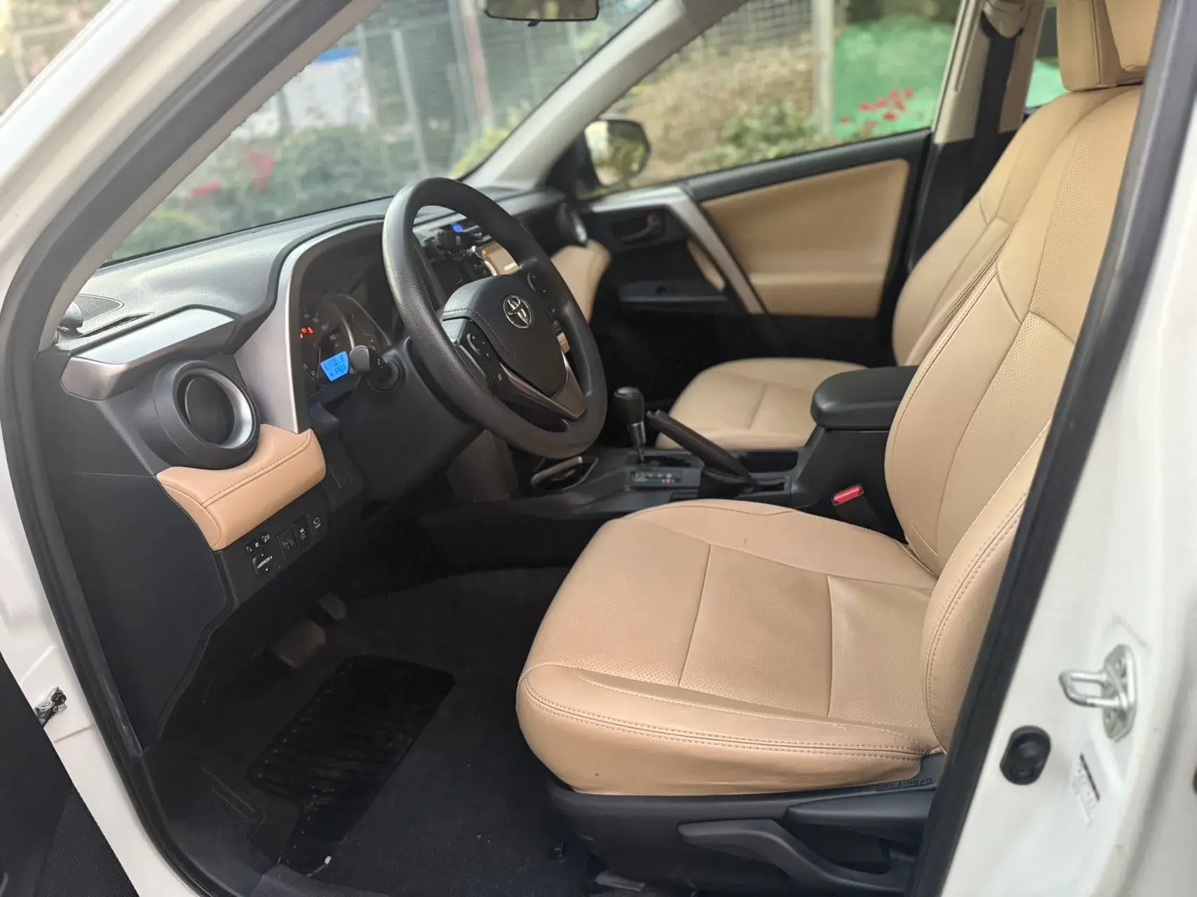 2019 TOYOTA RAV4 thumbnail 4