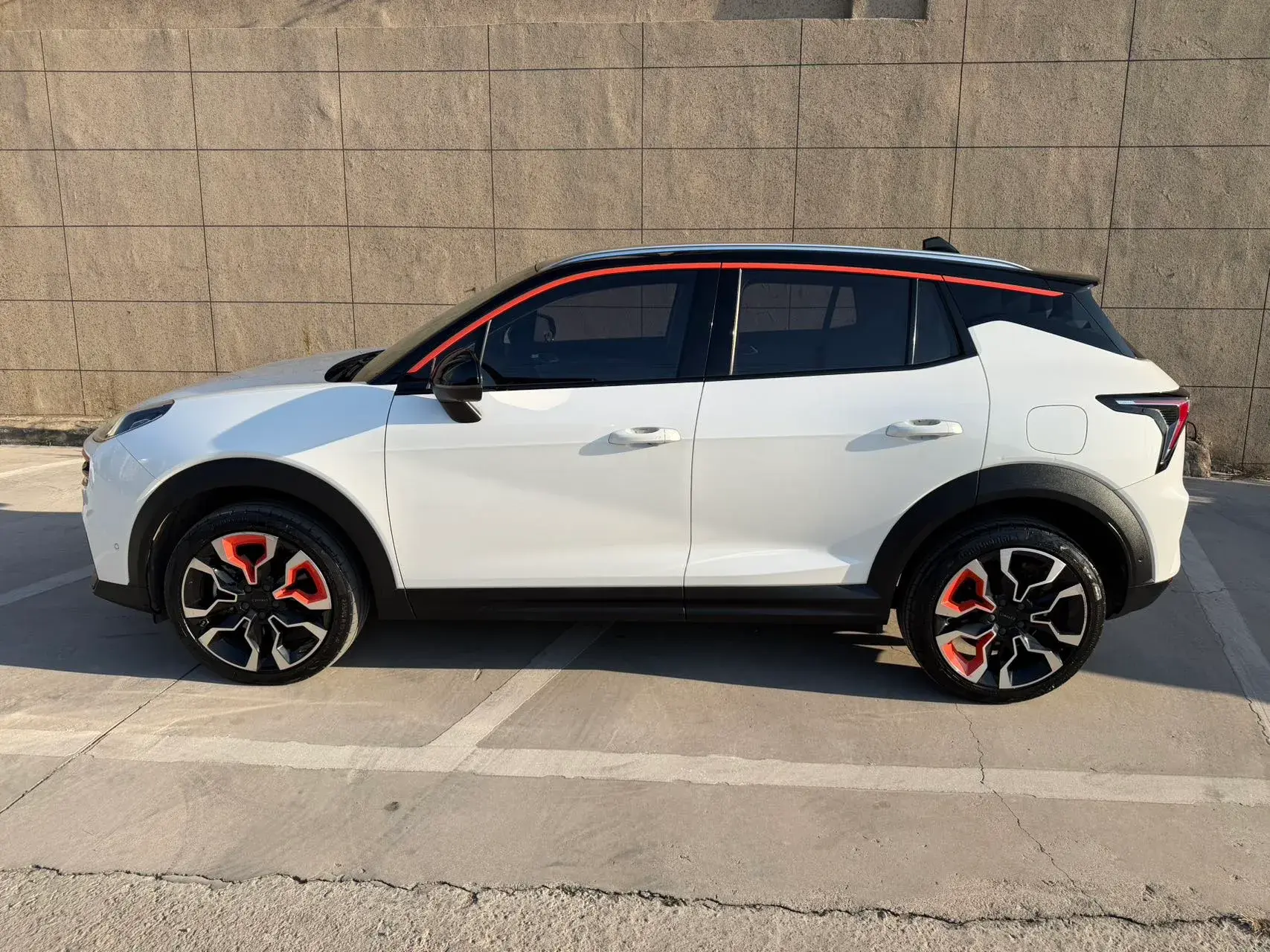 2020 LYNK&CO 06 thumbnail 3
