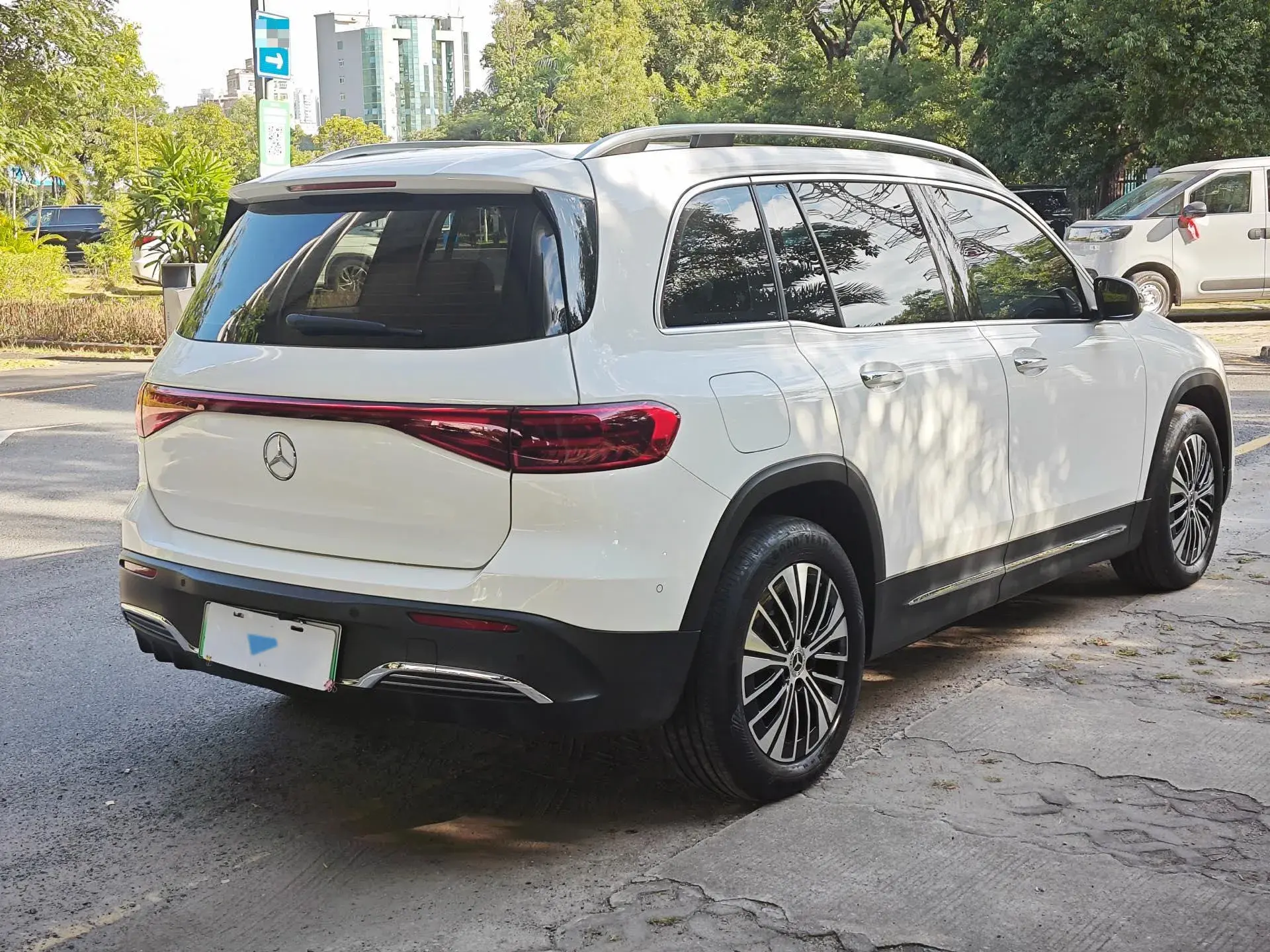 2025 MERCEDES-BENZ EQB thumbnail 4