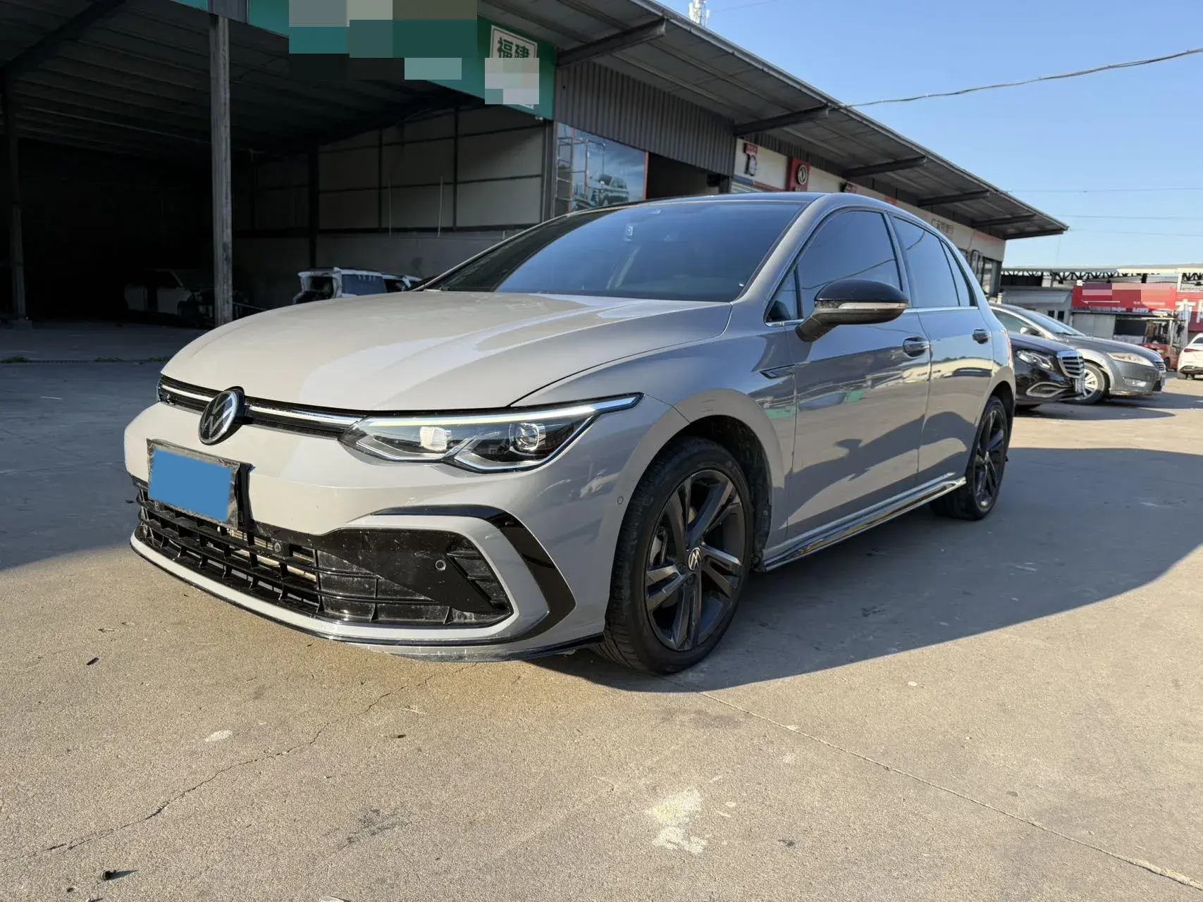 2023 VOLKSWAGEN GOLF view 1