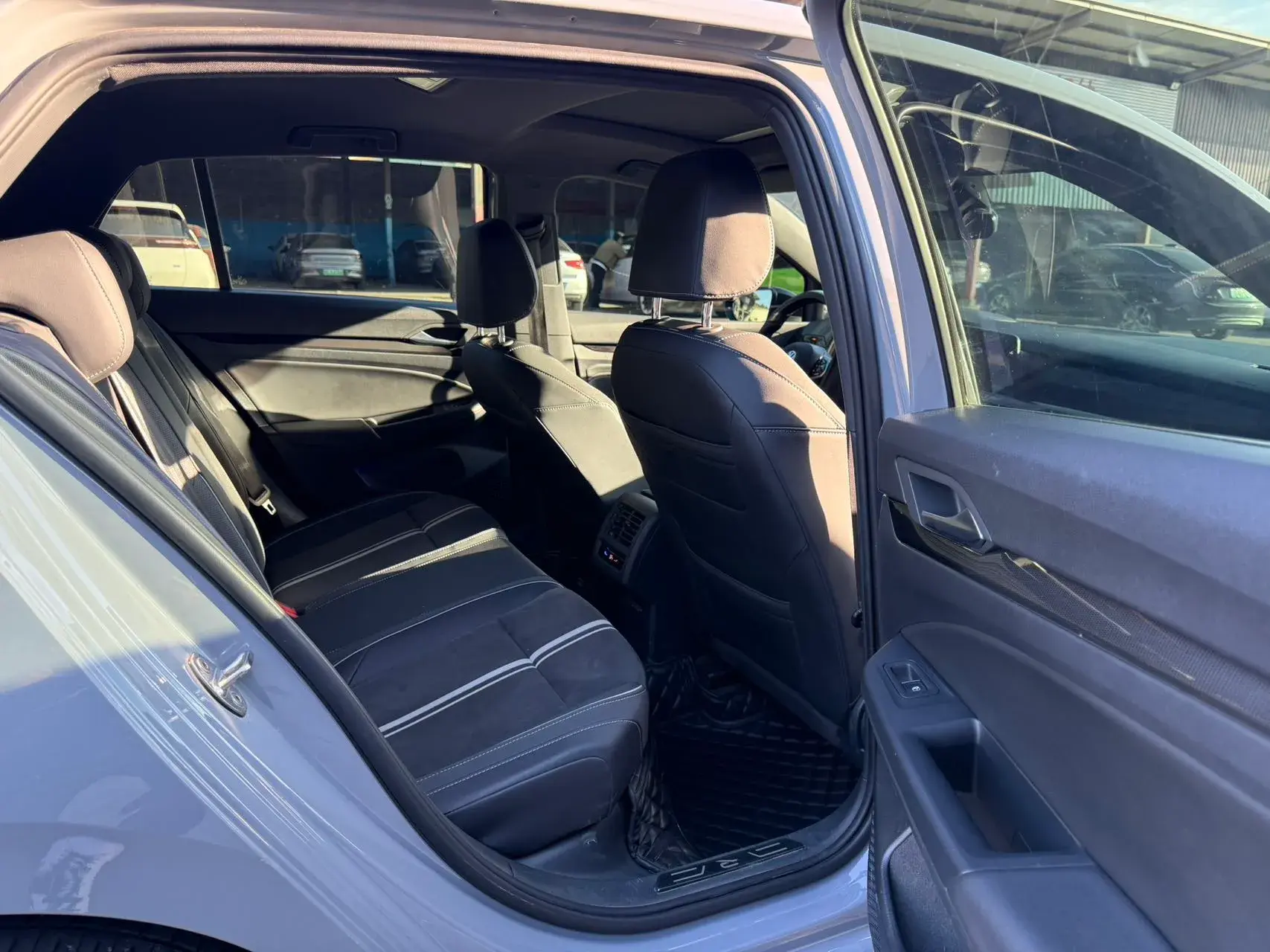 2023 VOLKSWAGEN GOLF thumbnail 4