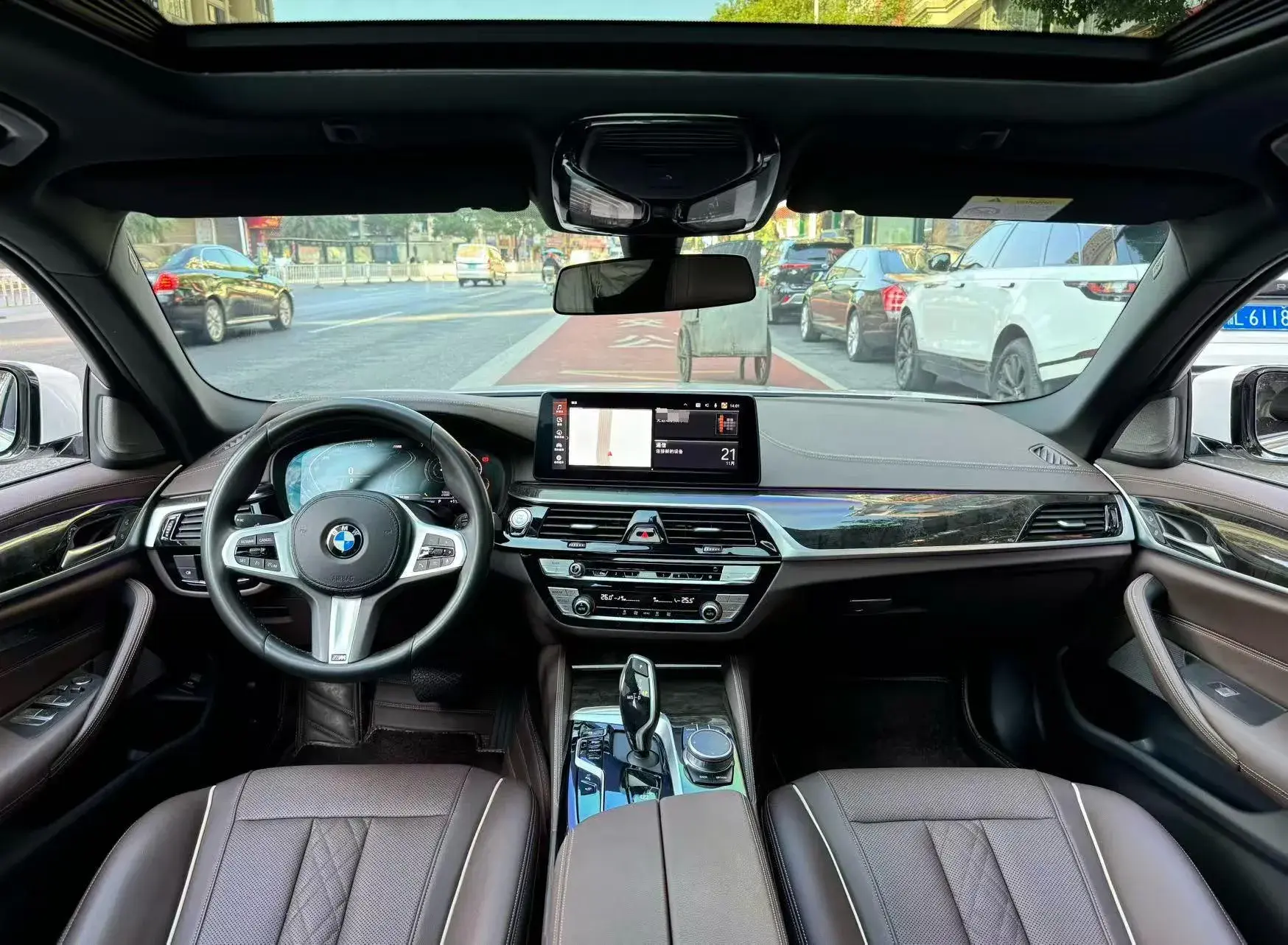 2021 BMW 5 thumbnail 4