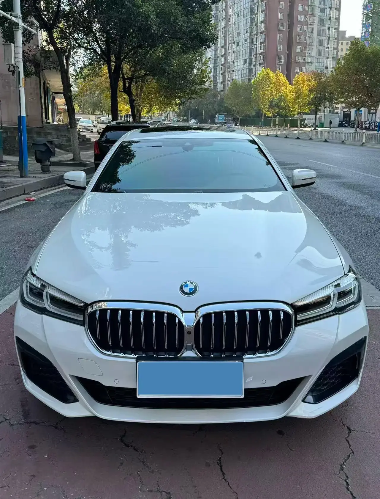 2021 BMW 5 thumbnail 2
