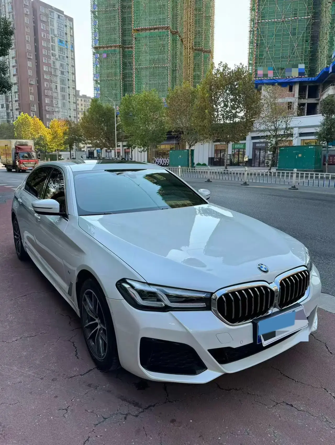 2021 BMW 5 thumbnail 3